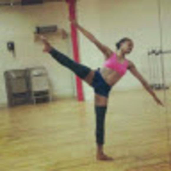 Meet your Posher, Nicolle - Picture 2 of 3